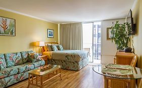 Tropical Studios At Marine Surf Waikiki - Free Parking - Best Location - Full Kitchen - Swimming Pool