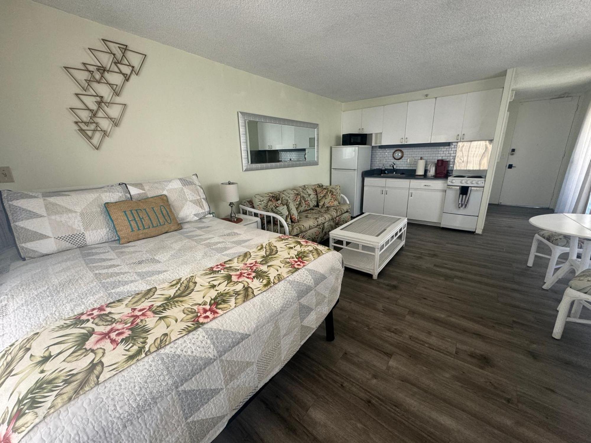 Tropical Studios at Marine Surf Waikiki: Beachfront Oasis with Full Kitchen Honolulu Exterior photo