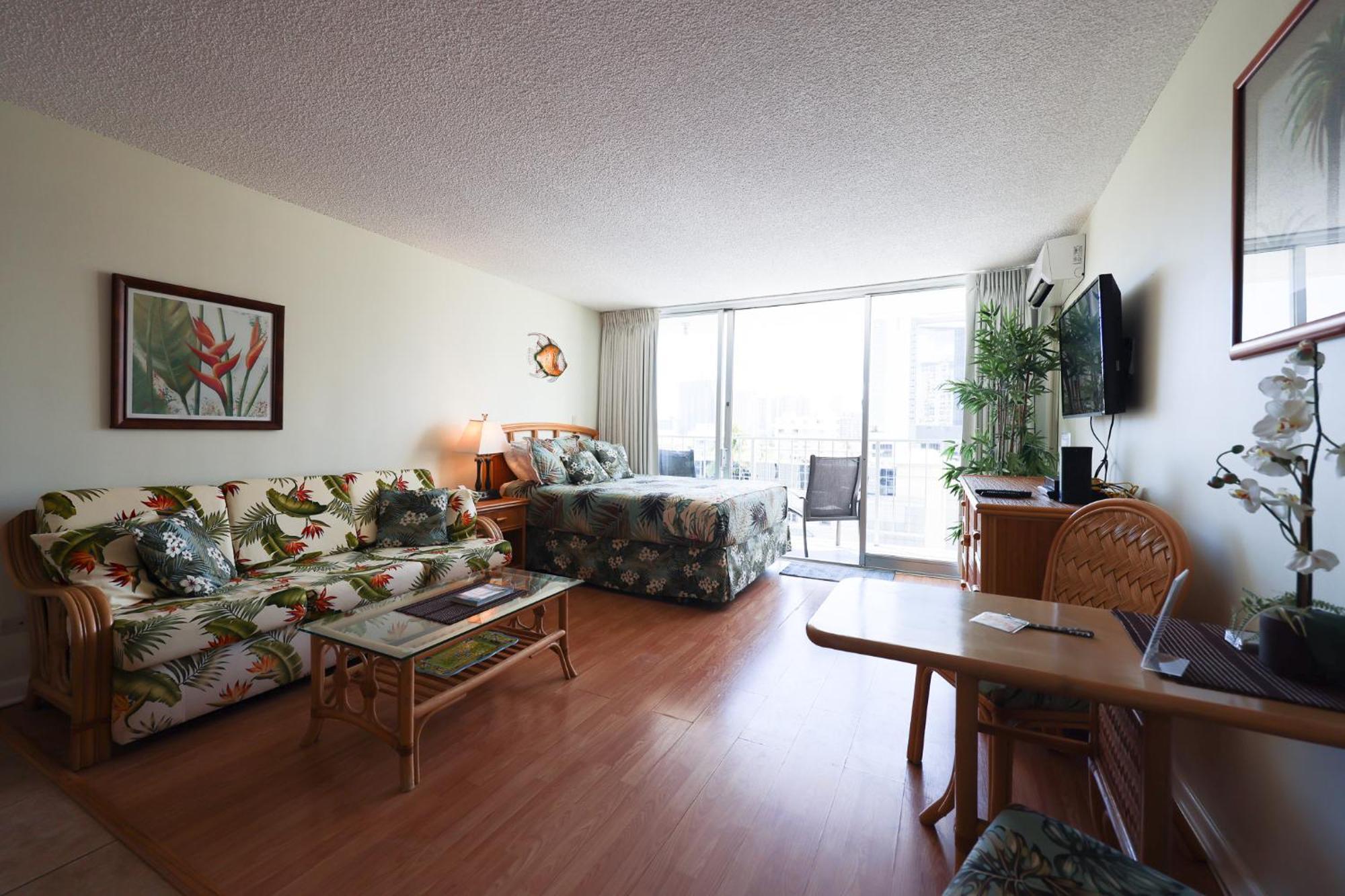 Tropical Studios at Marine Surf Waikiki: Beachfront Oasis with Full Kitchen Honolulu Exterior photo