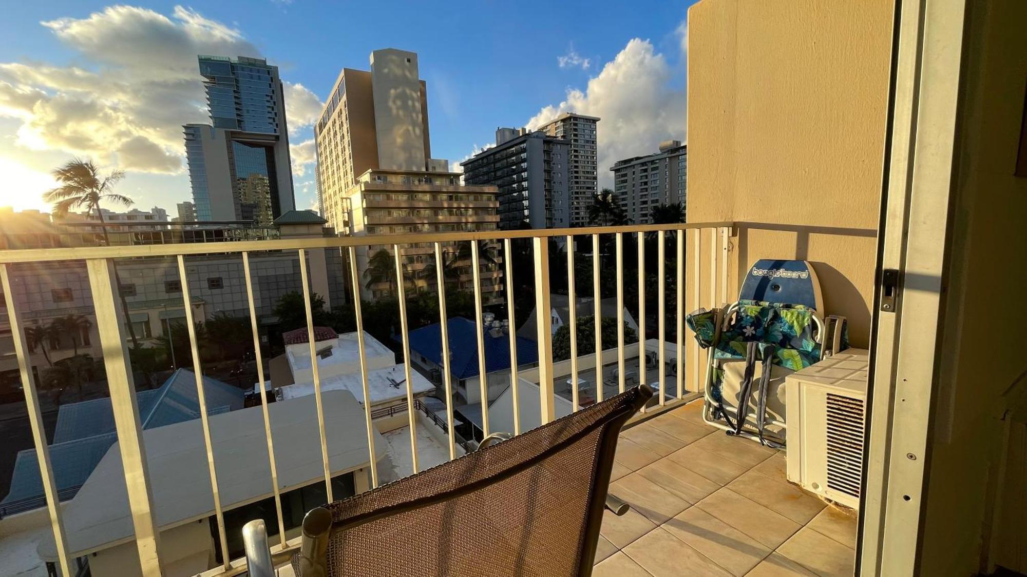 Tropical Studios at Marine Surf Waikiki: Beachfront Oasis with Full Kitchen Honolulu Exterior photo