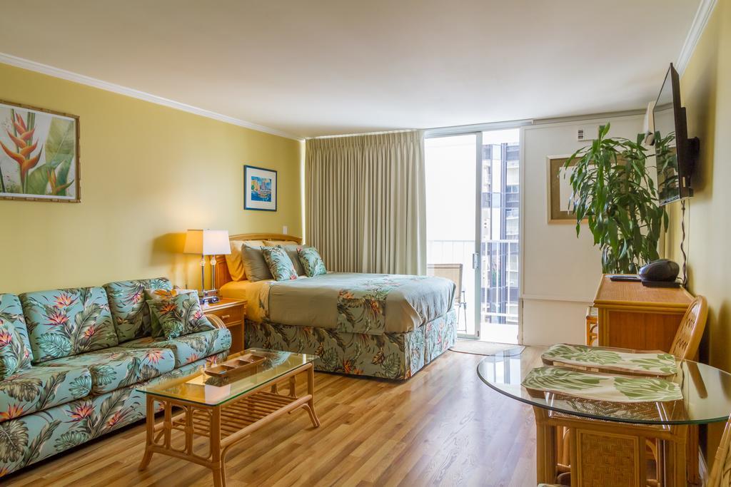 Tropical Studios at Marine Surf Waikiki: Beachfront Oasis with Full Kitchen Honolulu Exterior photo
